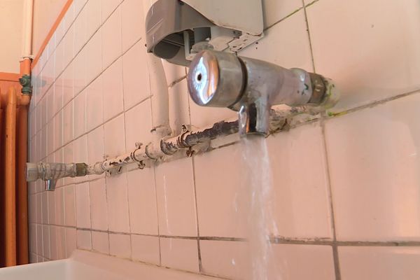 Dans les écoles de Bar-sur-Seine, des distributions de bouteille d'eau ont eu lieu dans la semaine.