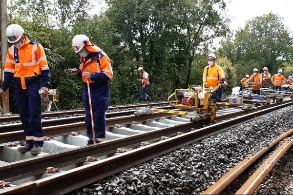 Sur 29 kilomètres, c'est entre Limoges et Fromental que les ouvriers travaillaient ce lundi 21 septembre pour moderniser le parcours ferroviaire de la ligne POLT.