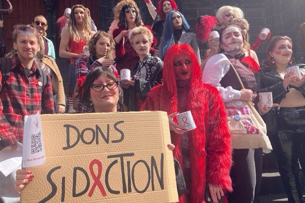 Par groupes de 2 à 4, c'est le Sidragction ce samedi 23 mars, dans les rues de Clermont-Ferrand.