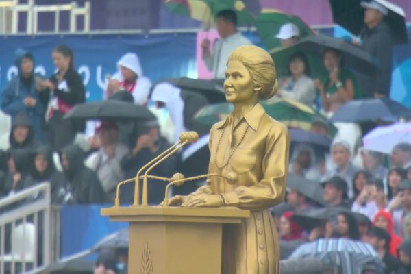 La statue de Simone Veil, lors de la cérémonie d'ouverture des JO de Paris 2024