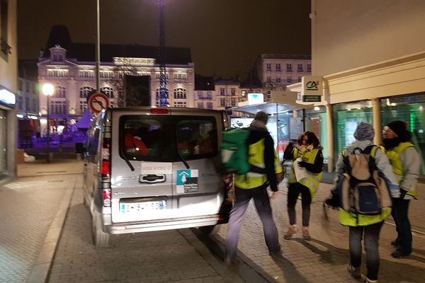 La maraude: une équipe de 4 personnes pour apporter aide et réconfort aux sans-abris.