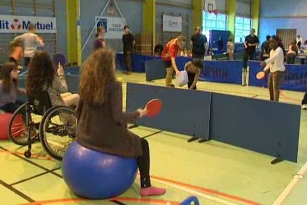 L'objectif de cet atelier ping-pong, faire évoluer les mentalités sur le handicap. 