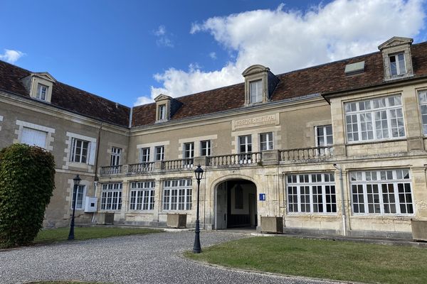 Le cloître de l’ancien hôpital de Montmorillon, datant de 1793, a été reconstruit dans un ancien couvent de religieuses.