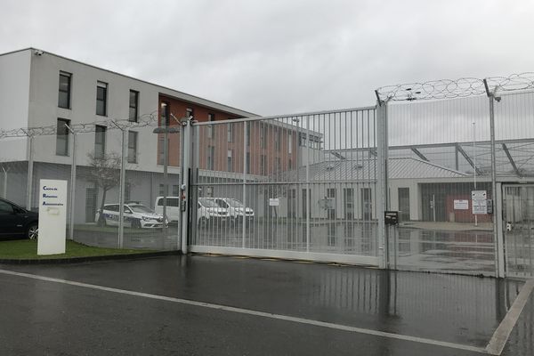 Le centre de rétention administrative à Saint-Jacques-de-la-Lande