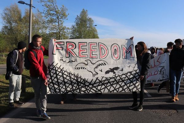 Une marche solidaire, partie de Vintimille, a eu lieu en mai 2019 pour interpeller les citoyens sur la question des migrants à Calais.