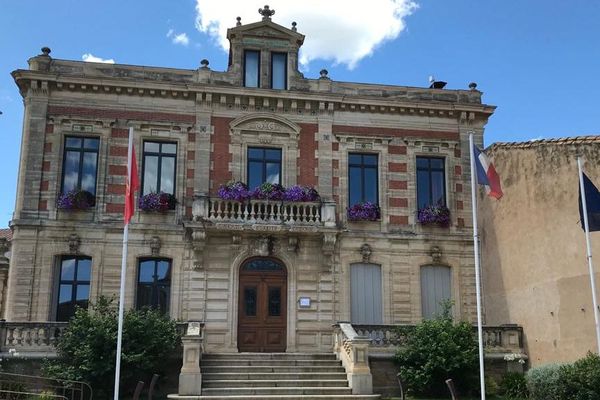 A Puisserguier, une commune de 3000 habitants, un personnel de mairie a été testé positif au covid -19 - juin 2020