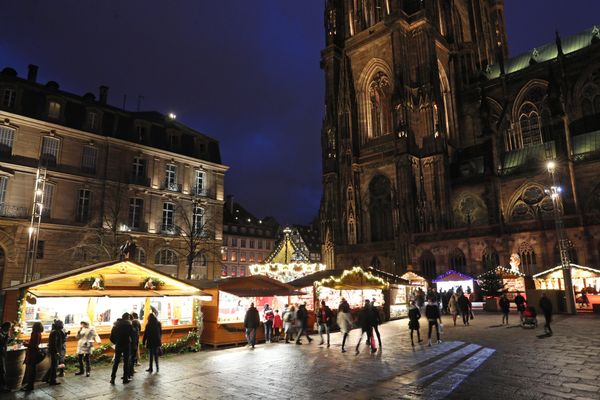 Pas de chalets au pied de la cathédrale de Strasbourg pour cette édition 2020 du marché de noël