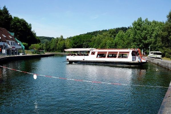 Demi-tour obligatoire pour les bateaux de part et d'autre du plan incliné d'Arzviller, jusqu'à la fin de l'année 2014, comme en 2013...