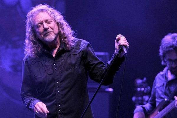 Robert Plant en concert avec son nouveau groupe, The Sensationnal Space Shifters, au Royal Albert Hall de Londres (31 octobre 2013)