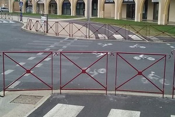 la piste cyclable interrompue à Lattes près de Montpellier