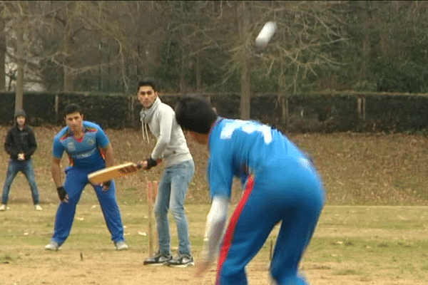 Le cricket, un sport qui apporte confiance et sourires aux réfugiés afghans.