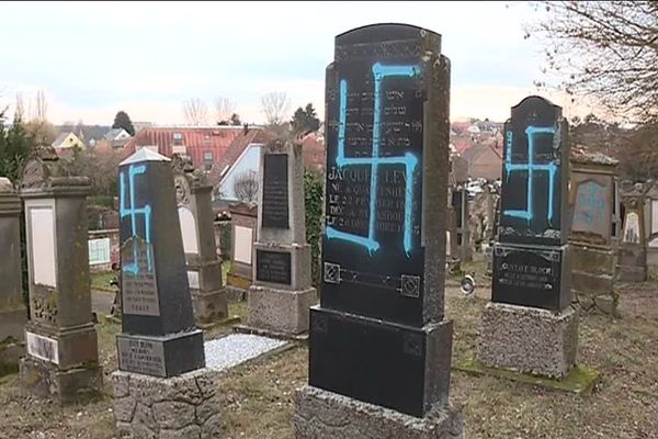 Profanation de tombes au cimetière juif de Quatzenheim 