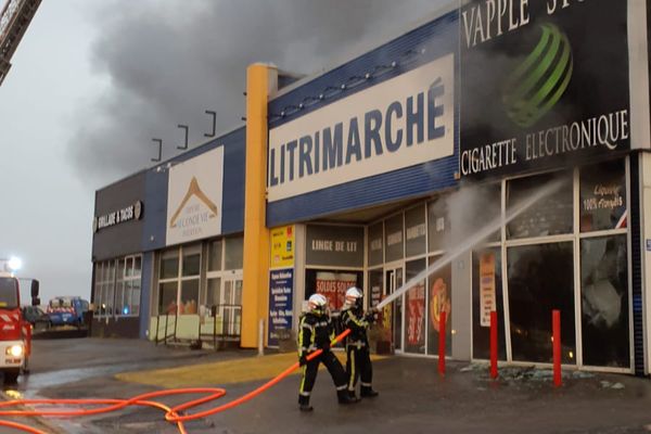 Près de 60 pompiers et 26 véhicules sont mobilisés depuis 5h00 du matin ce samedi 29 juin.