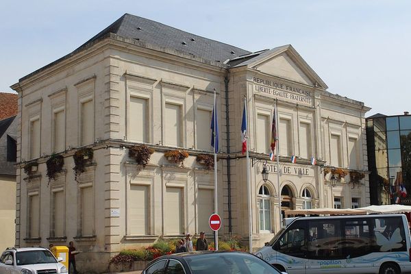 L'hôtel de ville de Cosne-Cours-sur-Loire, dans la Nièvre.