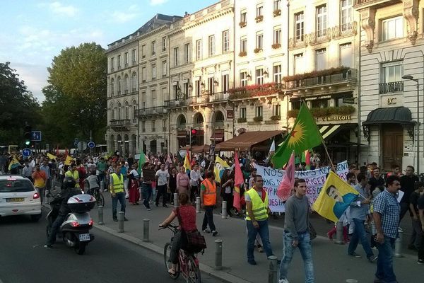 La communauté kurde de Bordeaux défile en soutien à ses compatriotes de Turquie le vendredi 11 septembre 2015 à Bordeaux