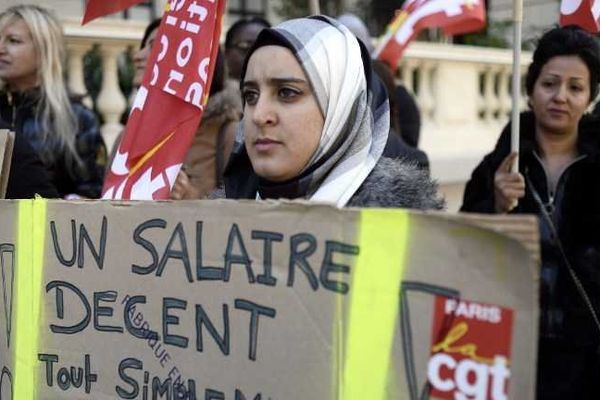 Les employés de Hôtel Royal Monceau sont en grève depuis plus d'un mois de grève pour les salaires