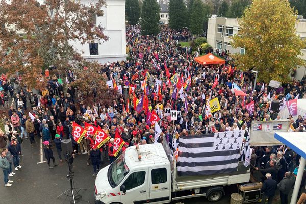 À Carhaix, plusieurs milliers de personnes rassemblées pour des Urgences 24h/24