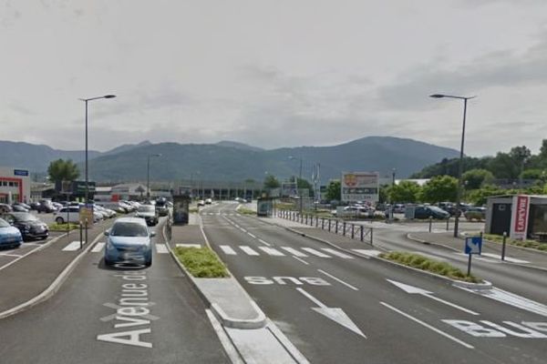 L'accident a eu lieu sur une voie de bus de l'avenue de Chambéry.