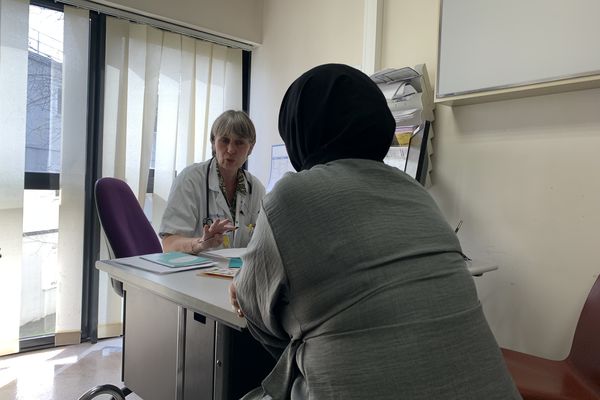 Le docteur Dieu-Osika est auteure de l'ouvrage "Les écrans - mode d'emploi pour une utilisation raisonnée en famille" aux Éditions Hatier.