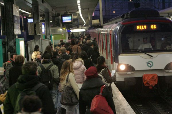 Un homme percuté par un RER à la station Nanterre-Université à la suite d'une intervention d'agents de sûreté de la RATP ce jeudi 14 novembre.