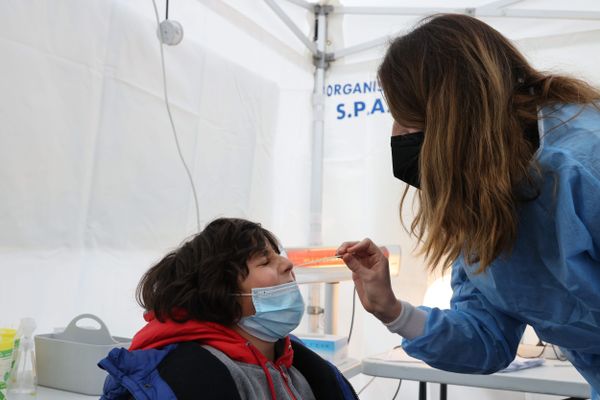 Image d'illustration d'un enfant en train d'être testé.