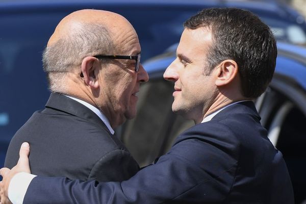 Jean-Yves Le Drian, président de la Région Bretagne avec Emmanuel Macron lors des obsèques de Corinne Erhel à Lannion le 10/05/2017