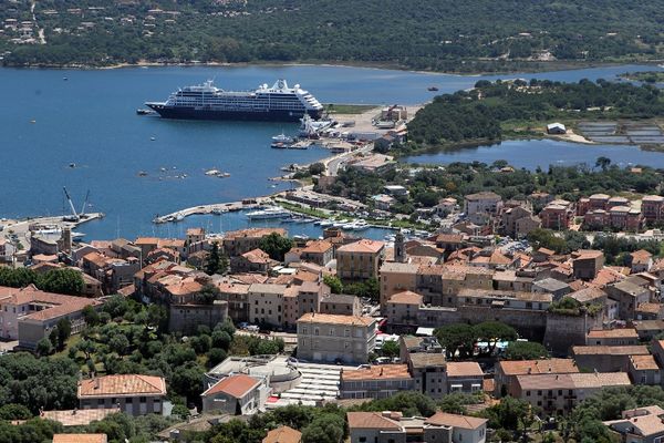 Porto-Vecchio constitue la principale ville de cette seconde circonscription de Corse-du-Sud.