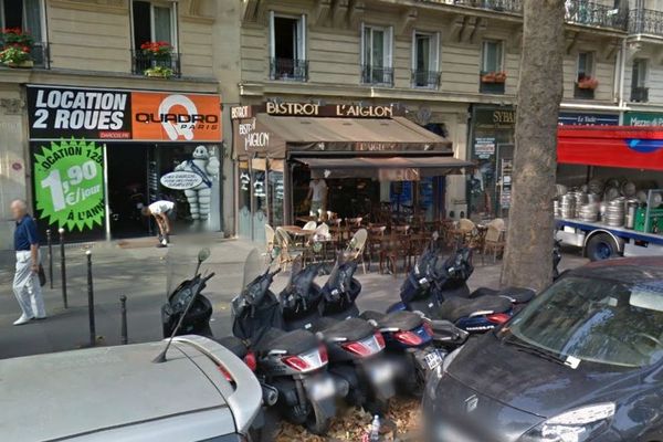 L'Aiglon, le bar où le drame a eu lieu, est situé au 55 avenue de la Grande Armée, dans le XVIIe arrondissement de la capitale.