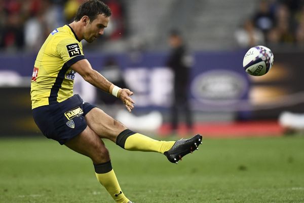 Morgan Parra est forfait contre Castres samedi 27 octobre et pourrait aussi ne pas honorer sa sélection internationale.