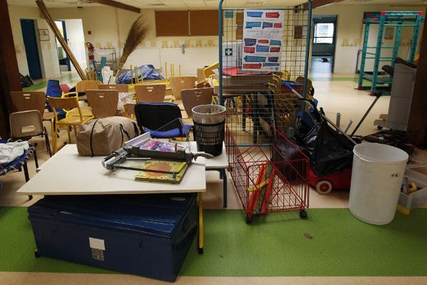 Une école de Valbonne, deux jours après l'inondation du 4 octobre. 