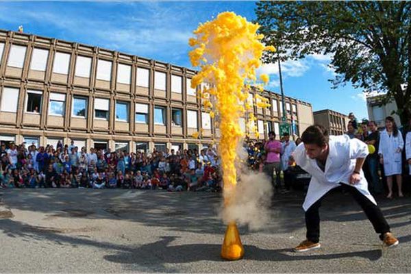 Démonstrations explosives au Village des Sciences de l'IUT Lyon 1