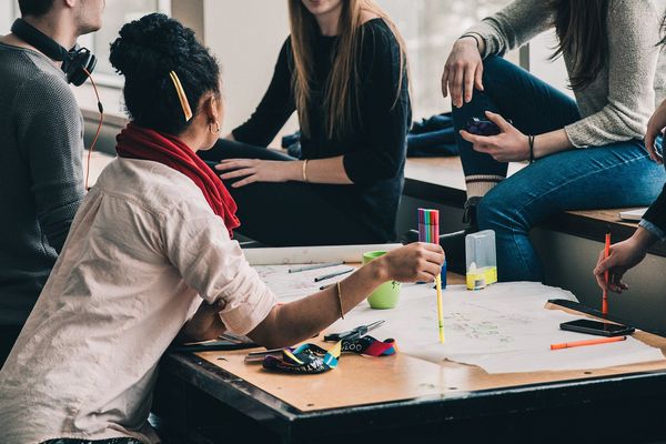 La place du travail s'excentre de nos vies. Les salariés apprécient de se trouver dans des situations de bien-être au travail comme dans leur sphère privée. Trouver du temps pour équilibrer vie perso, vie pro, une recherche prioritaire.