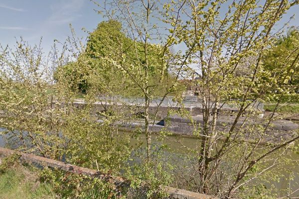 Le corps a été retrouvé vers le chemin du Halage, un ancien bras du canal de Neuffossé à Arques. 