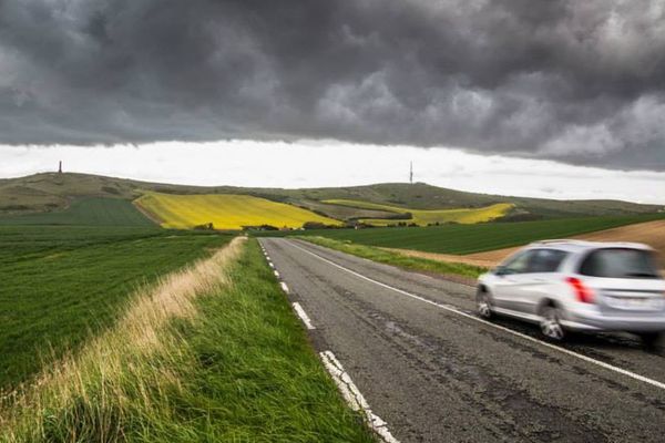 Ciel menaçant, soleil et pluie : on aura de tout pour ce pont de l'Ascension côté météo dans le Nord Pas-de-Calais.