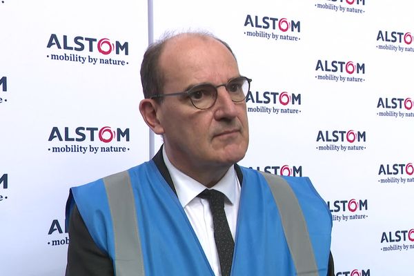 Jean Castex en visite dans les locaux d'Alstom à Ornans (Doubs), le vendredi 27 septembre 2024.