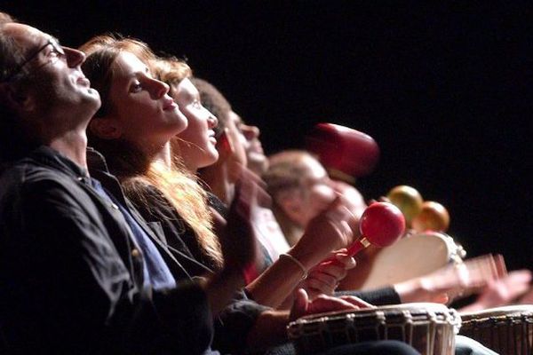 Un spectacle de percussions, lors du festival Darc, à Châteauroux, en 2004