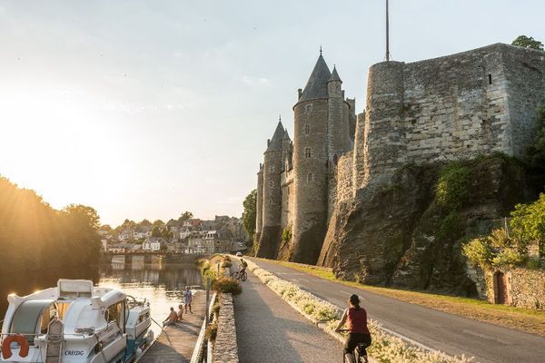 A pied, à vélo, en péniche, la Bretagne se visite sans voiture.