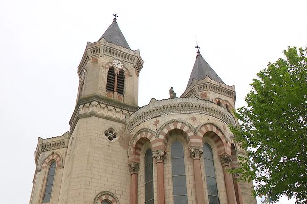 La silhouette de l’Eglise Saint-Jean Apôtre est reconnaissable entre mille.