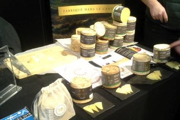 Fromages, vins, charcuteries et autres produits issus du Cantal ont débarqué à Rungis pour séduire, le temps d'un rendez-vous d'affaires, les grossistes franciliens. Objectif : conquérir de nouveaux marchés.