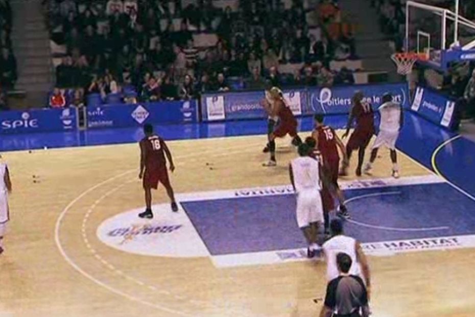 Elimination Dans La Médiocrité Des Basketteurs Poitevins