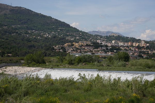 La ville de Carros, dans les Alpes-Maritimes.