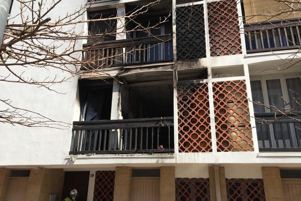 Les pompiers sont intervenus dans la nuit de samedi à dimanche dans cet immeuble du quartier du Moulin-à-Vent à Perpignan.