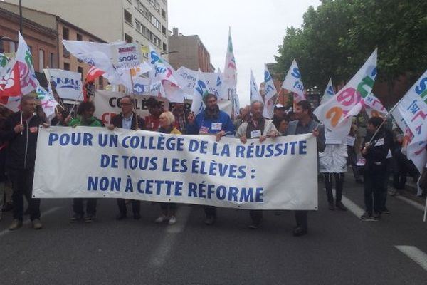 La manifestation des enseignants opposés à la réforme du collège, ce mardi après-midi dans les rues de Toulouse.