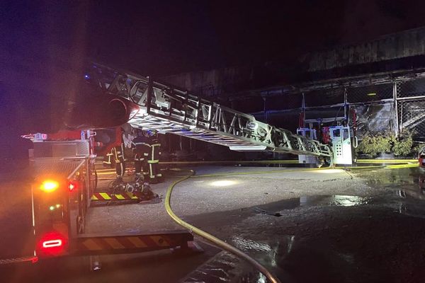 Un incendie a ravagé un entrepôt à Lattes près de Montpellier dimanche 12 février. D'importants moyens ont été mobilisés.