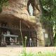 La réplique de la grotte de Lourdes est situé près de l'église de l'Immaculée Conception, dans le quartier Bonnefoy de Toulouse.