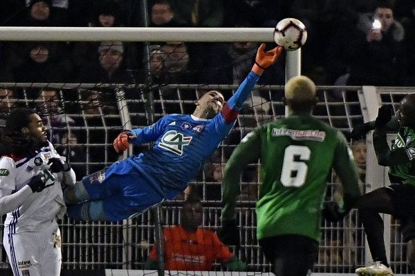 Les prouesses d'Anthony Lopes : 32èmes de finale de la Coupe de France (BOURGES-OL)