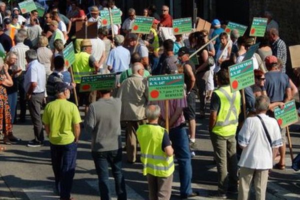 Le 5 juin dernier à Berneuil en Haute-Vienne. 300 manifestants défilaient pour le réaménagement de la RN 147.