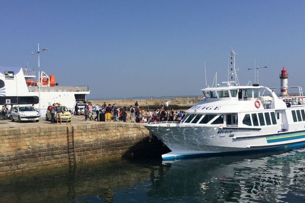 Une des vedettes qui assure les liaisons avec les îles du Morbihan ce dimanche 6 mai. Ici à Groix.