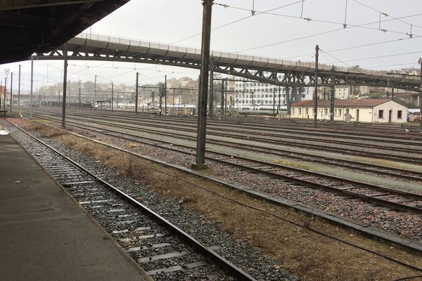 Des quais déserts pendant la grève de la SNCF.