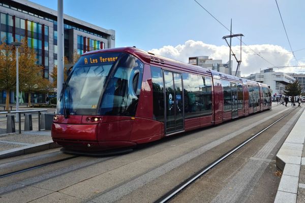 Fin décembre, la T2C est contrainte de réduire son offre de transports à Clermont-Ferrand, en raison de la pandémie de COVID.